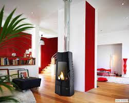 Печь-камин чугунный Invicta Chamane 14 в интерьере Амазонка бай фото в Витебске