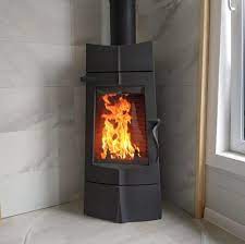 Печь-камин чугунный Invicta Chamane 14 в интерьере Амазонка бай фото  в Витебске