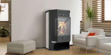 Стальной недорогой камин с дровницей Теплодар Румба фото в интерьере в Витебске