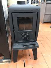 Печь-камин чугунный FireWay Zeige в интерьере Амазонка бай фото в Витебске