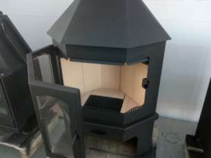 Стальной камин Бавария Мюнхен со стеклом угловой чёрный (без перемычки) фото купить в Витебске