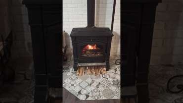 Печь-камин чугунный FireWay Gunter в интерьере чёрный Амазонка бай фото в Витебске