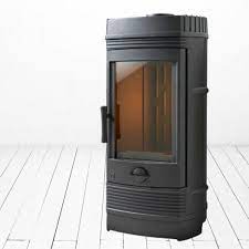 Печь-камин чугунный Invicta Gomont в интерьере Амазонка бай фото в Витебске