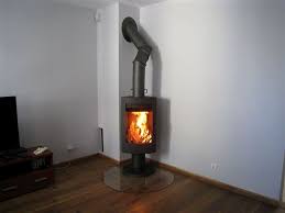 Печь-камин чугунный Invicta Alios в интерьере Амазонка бай фото в Витебске