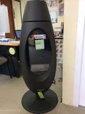 Печь-камин чугунный Invicta Ove в интерьере Амазонка бай фото в Витебске