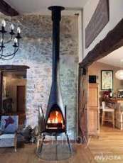 Печь-камин чугунный Invicta Pow-Wow в интерьере Амазонка бай фото в Витебске