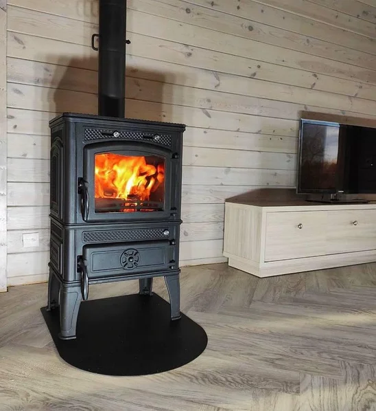 Печь-камин чугунный FireWay Dacha в интерьере с варочной поверхностью патина бронза Амазонка бай фото в Витебске